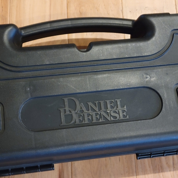 Daniel Defense Factory Hard Rifle Case With Dual Padding - Picture 10 of 11
